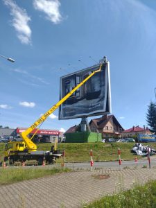 Montaż banerów reklamowych